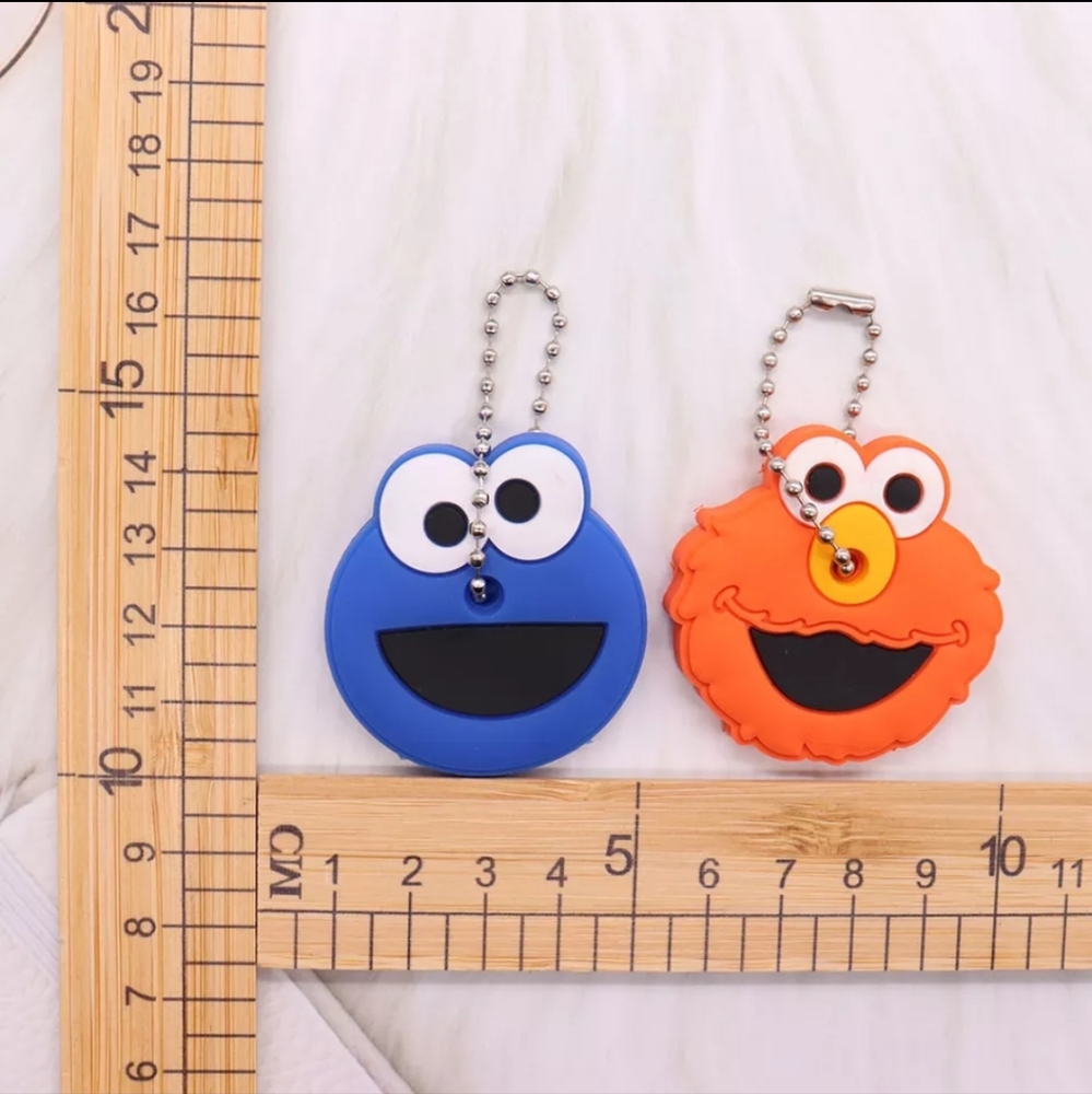 Elmo Key Cover Keychain - Picture 2 of 4